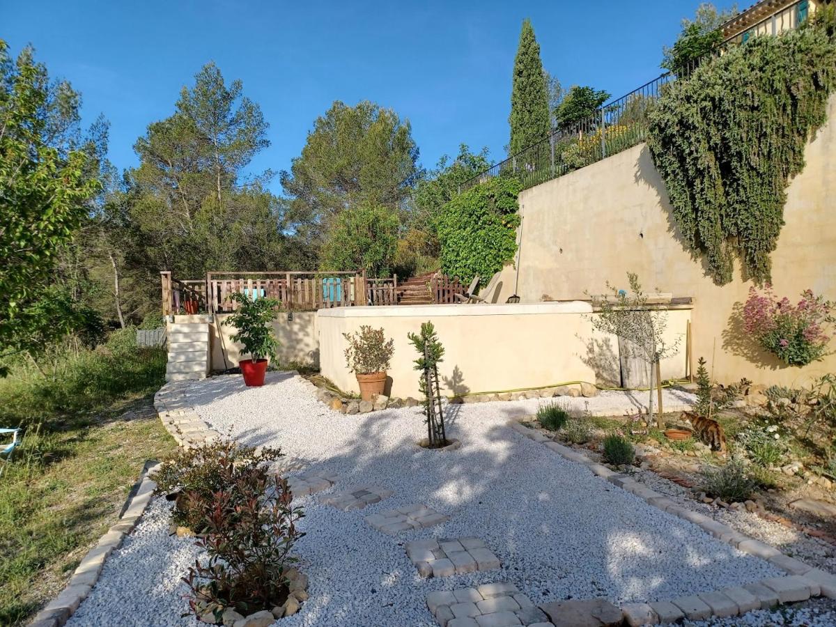 Une Chambre En Provence Correns Luaran gambar