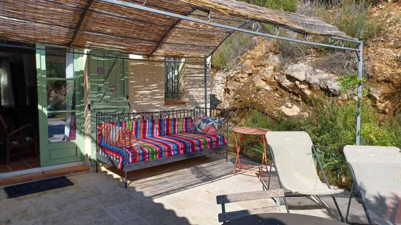 Une Chambre En Provence Correns Luaran gambar