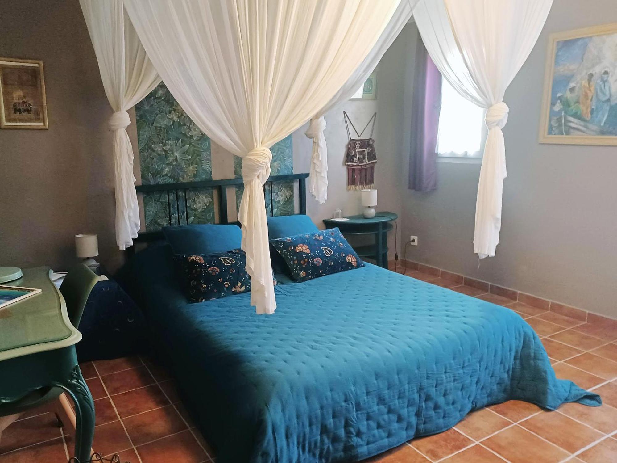 Une Chambre En Provence Correns Luaran gambar